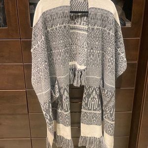 Noonday shawl/wrap with pockets